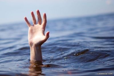 Водолазы нашли тело утонувшего туриста в Затоке