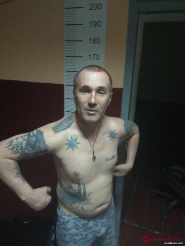 В Одессе на поселке Котовского пьяный мужчина без штанов приставал
