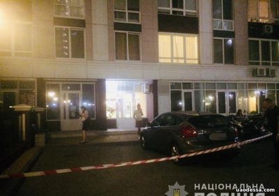 В Одессе пятилетняя девочка выпала из окна десятого этажа жилого дома